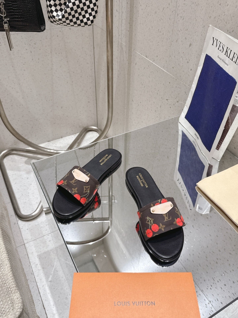 l0vis Vvtt0n slippers